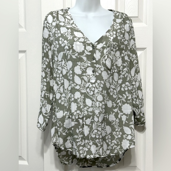 Fred David floral V, neck, blouse, top sage green and white - Picture 1 of 11